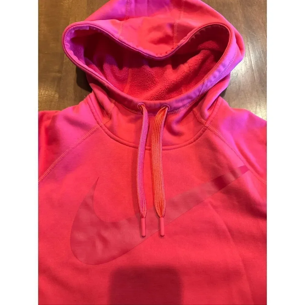 Woman’s Nike Therma fit size L